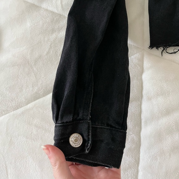 Forever 21 Cropped Black Jean Jacket - Picture 6 of 7